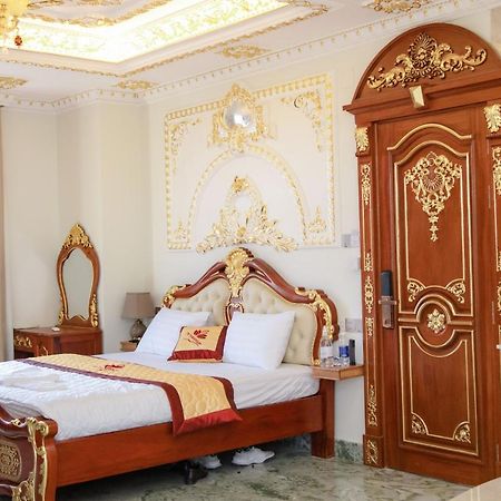 Tri Tam Hotel - Khach San Tri Tam Ben Luc Екстер'єр фото