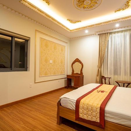 Tri Tam Hotel - Khach San Tri Tam Ben Luc Екстер'єр фото