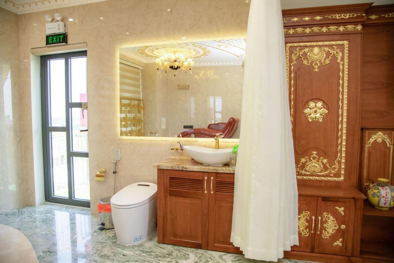 Tri Tam Hotel - Khach San Tri Tam Ben Luc Екстер'єр фото
