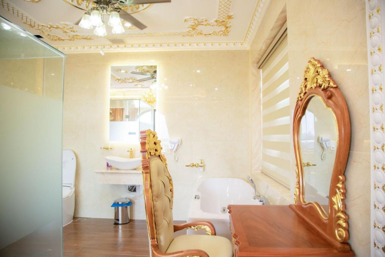 Tri Tam Hotel - Khach San Tri Tam Ben Luc Екстер'єр фото