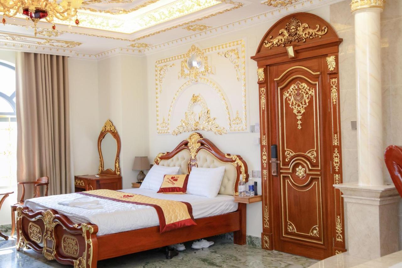 Tri Tam Hotel - Khach San Tri Tam Ben Luc Екстер'єр фото
