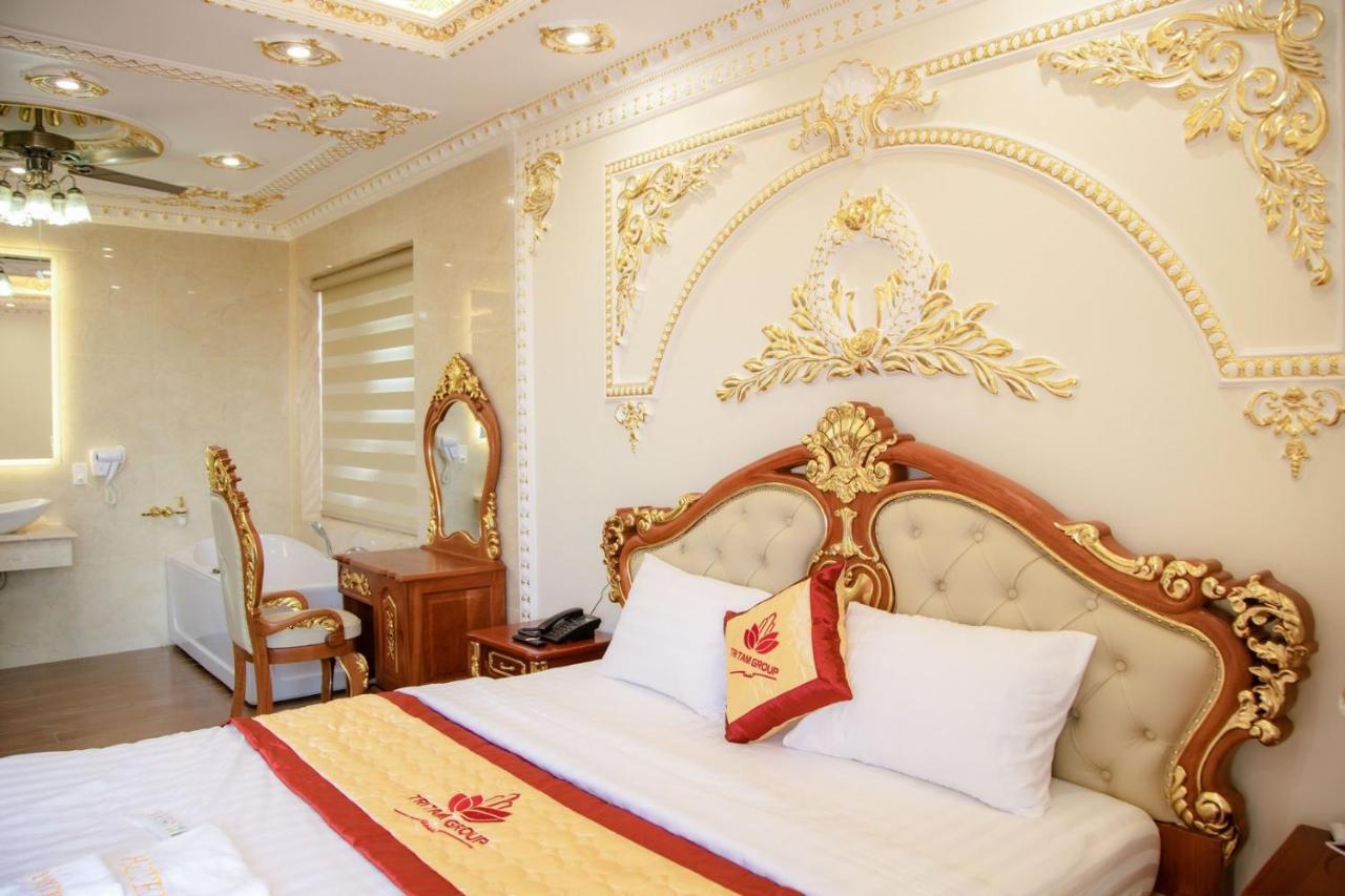 Tri Tam Hotel - Khach San Tri Tam Ben Luc Екстер'єр фото