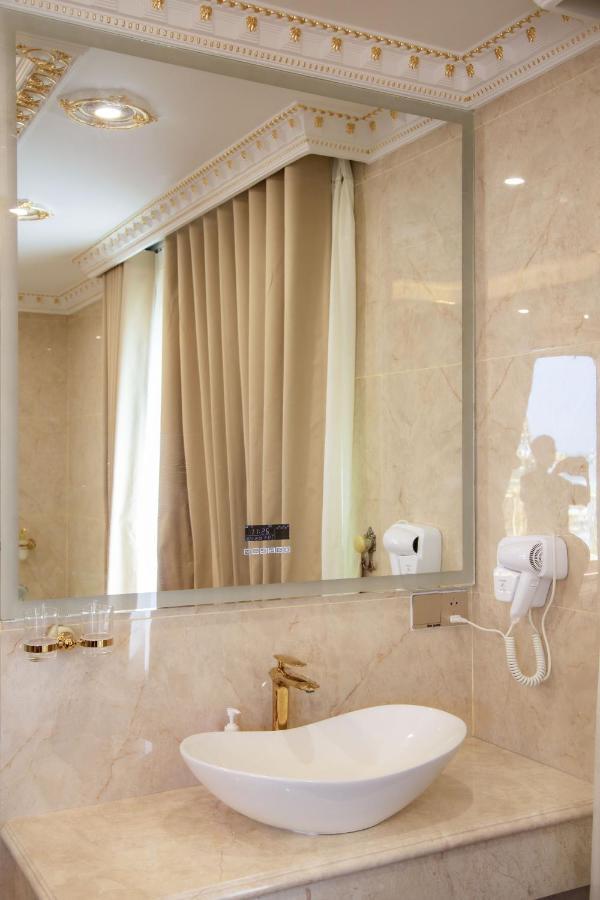 Tri Tam Hotel - Khach San Tri Tam Ben Luc Екстер'єр фото