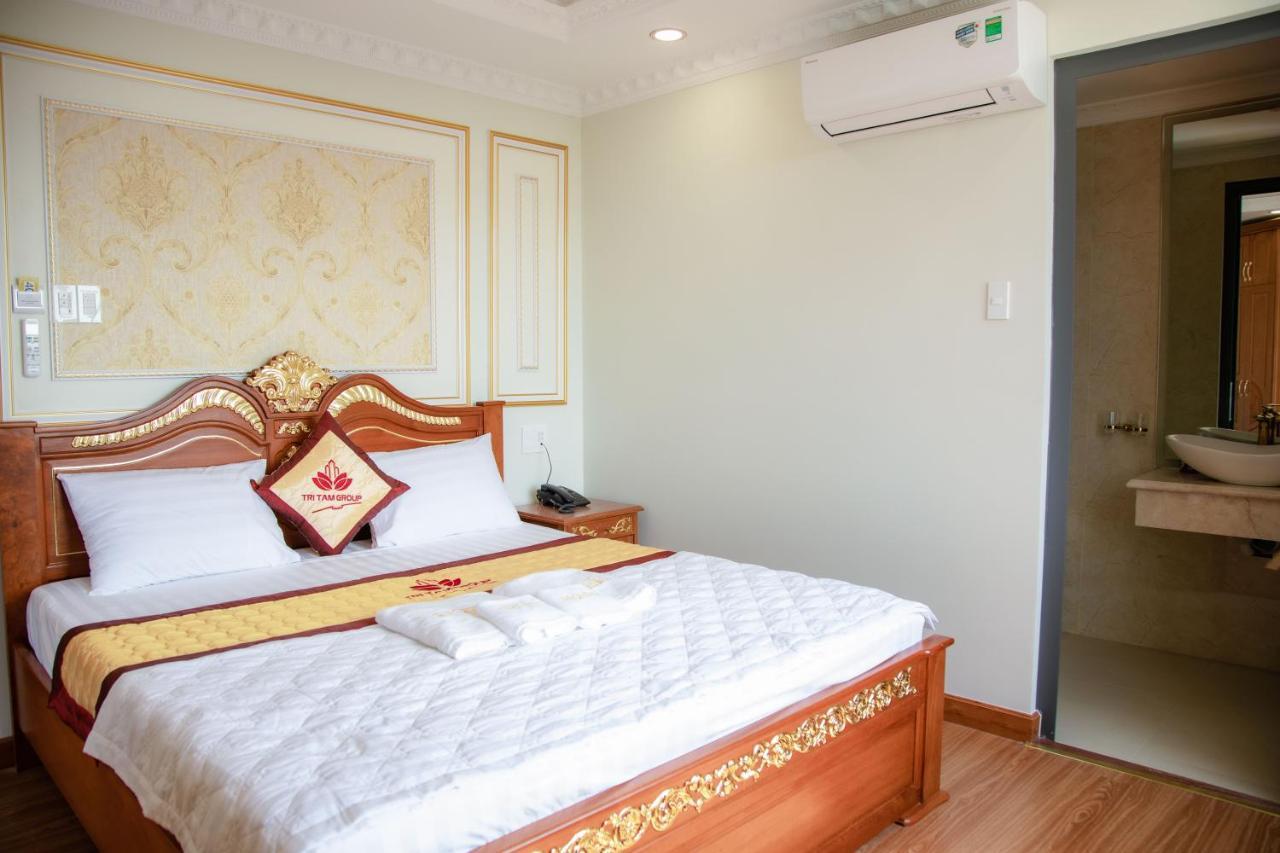 Tri Tam Hotel - Khach San Tri Tam Ben Luc Екстер'єр фото