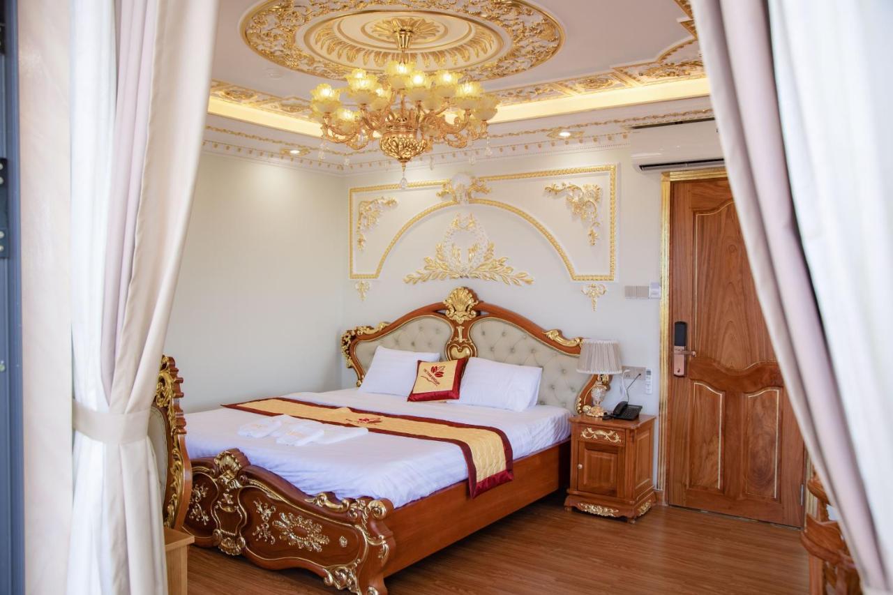 Tri Tam Hotel - Khach San Tri Tam Ben Luc Екстер'єр фото