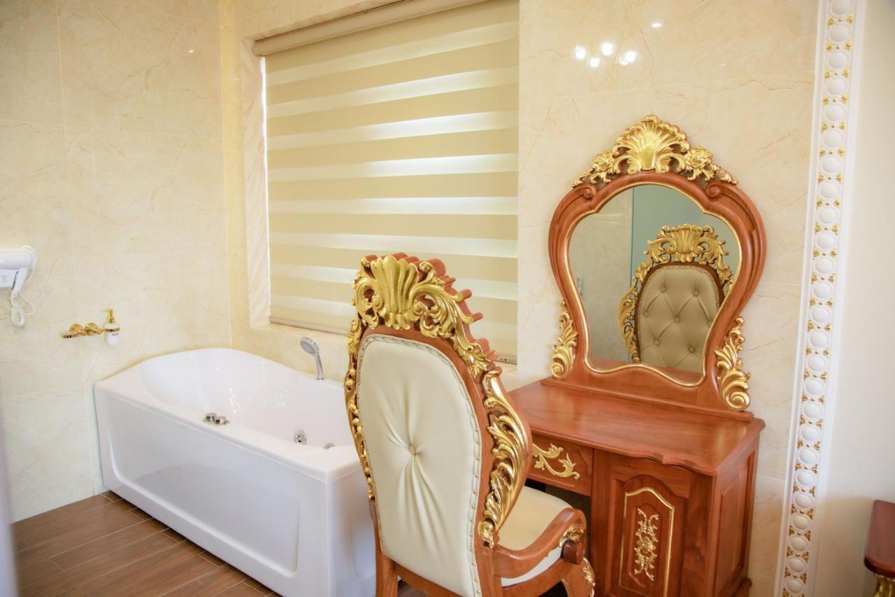Tri Tam Hotel - Khach San Tri Tam Ben Luc Екстер'єр фото