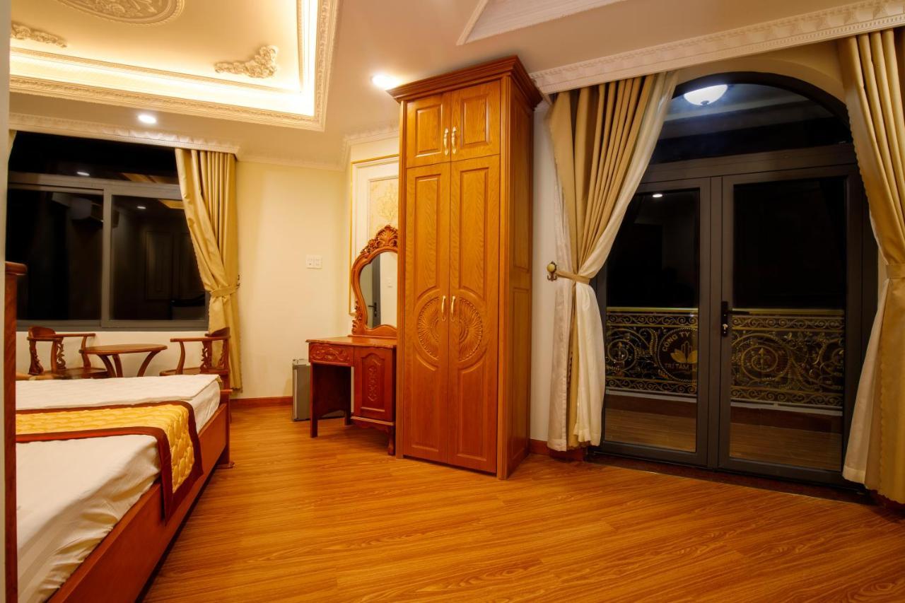 Tri Tam Hotel - Khach San Tri Tam Ben Luc Екстер'єр фото