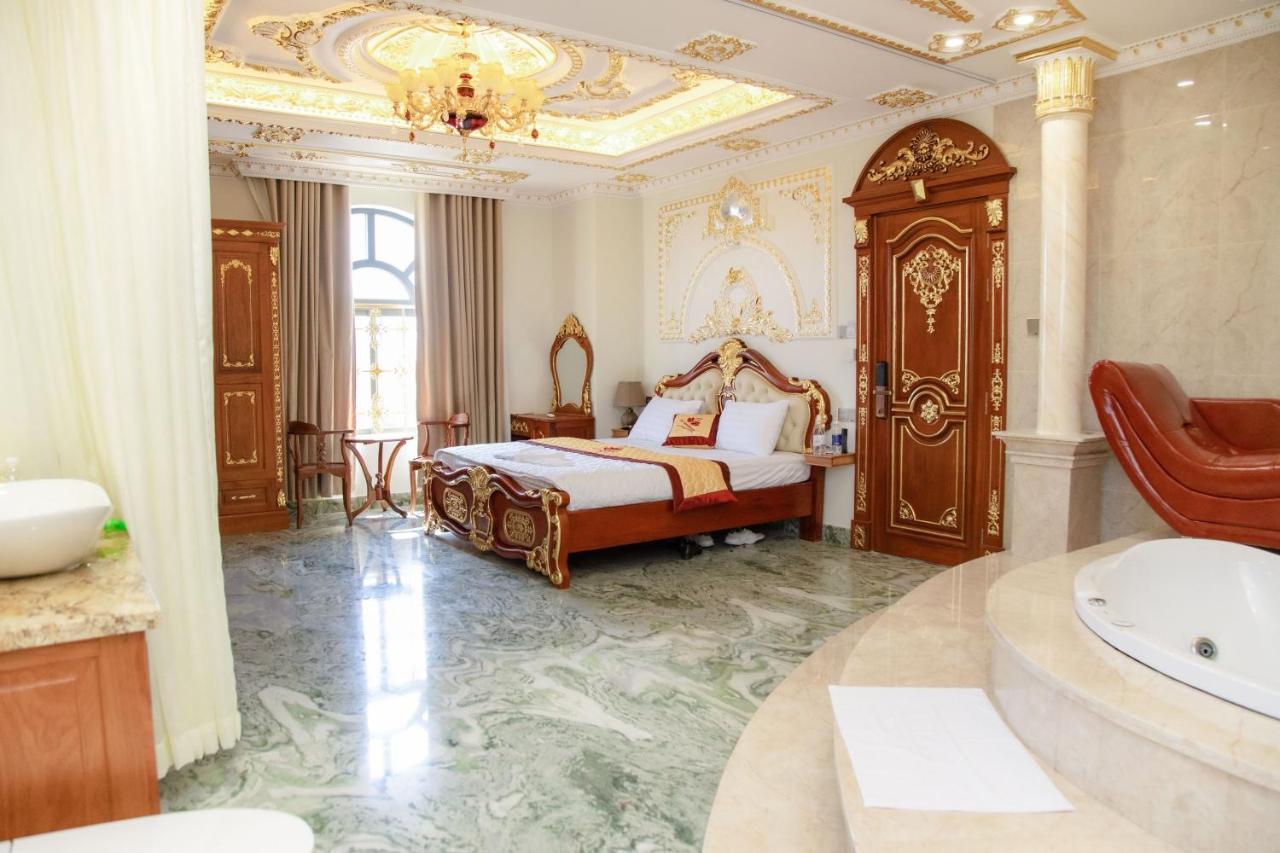 Tri Tam Hotel - Khach San Tri Tam Ben Luc Екстер'єр фото