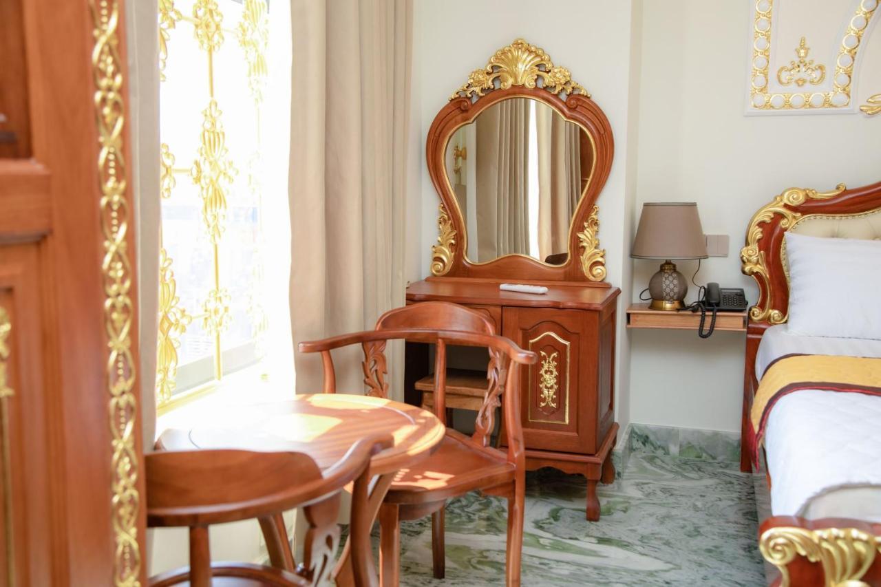 Tri Tam Hotel - Khach San Tri Tam Ben Luc Екстер'єр фото
