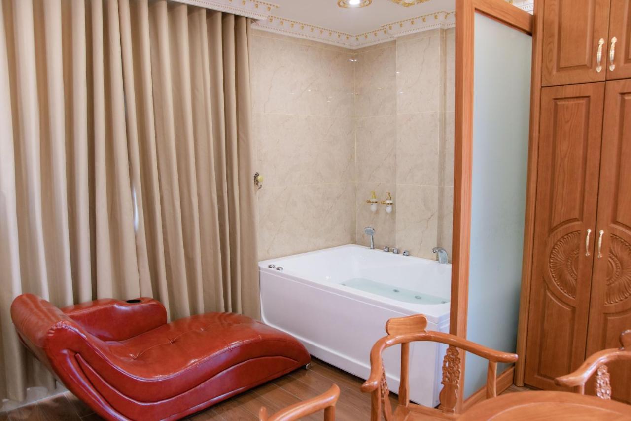 Tri Tam Hotel - Khach San Tri Tam Ben Luc Екстер'єр фото