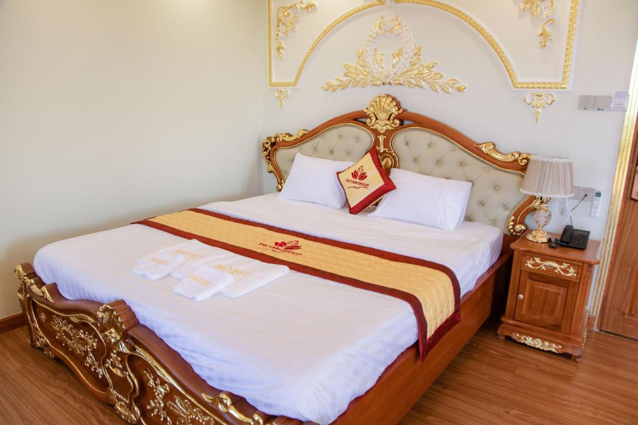 Tri Tam Hotel - Khach San Tri Tam Ben Luc Екстер'єр фото