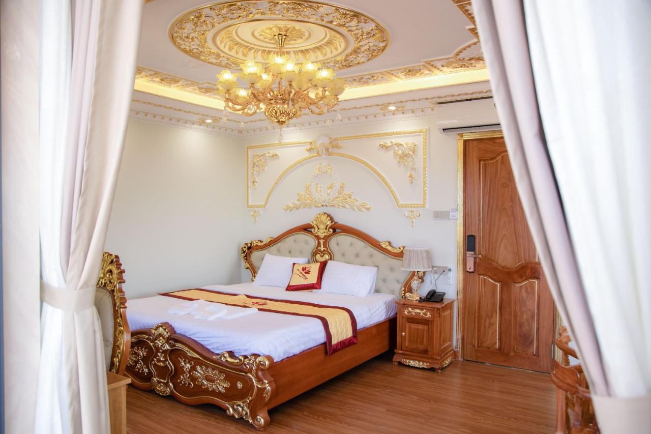 Tri Tam Hotel - Khach San Tri Tam Ben Luc Екстер'єр фото