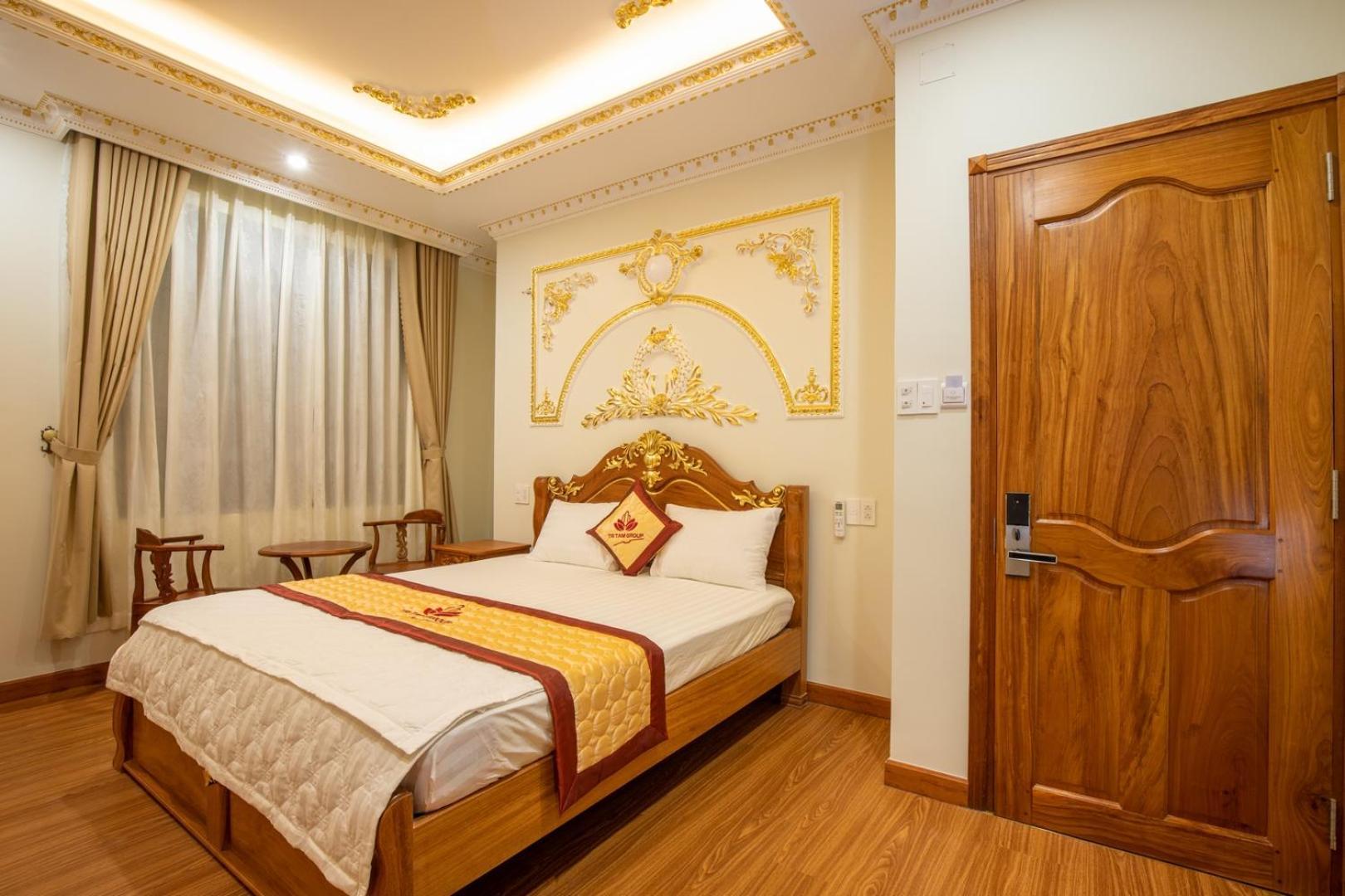 Tri Tam Hotel - Khach San Tri Tam Ben Luc Екстер'єр фото